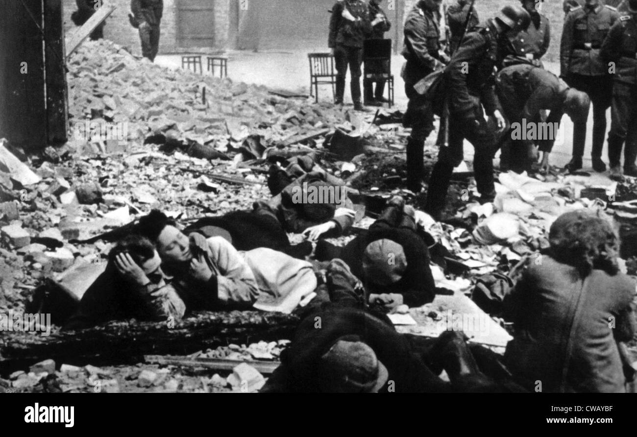La destrucción del gueto de Varsovia por el ejército alemán, 1943 Foto de stock