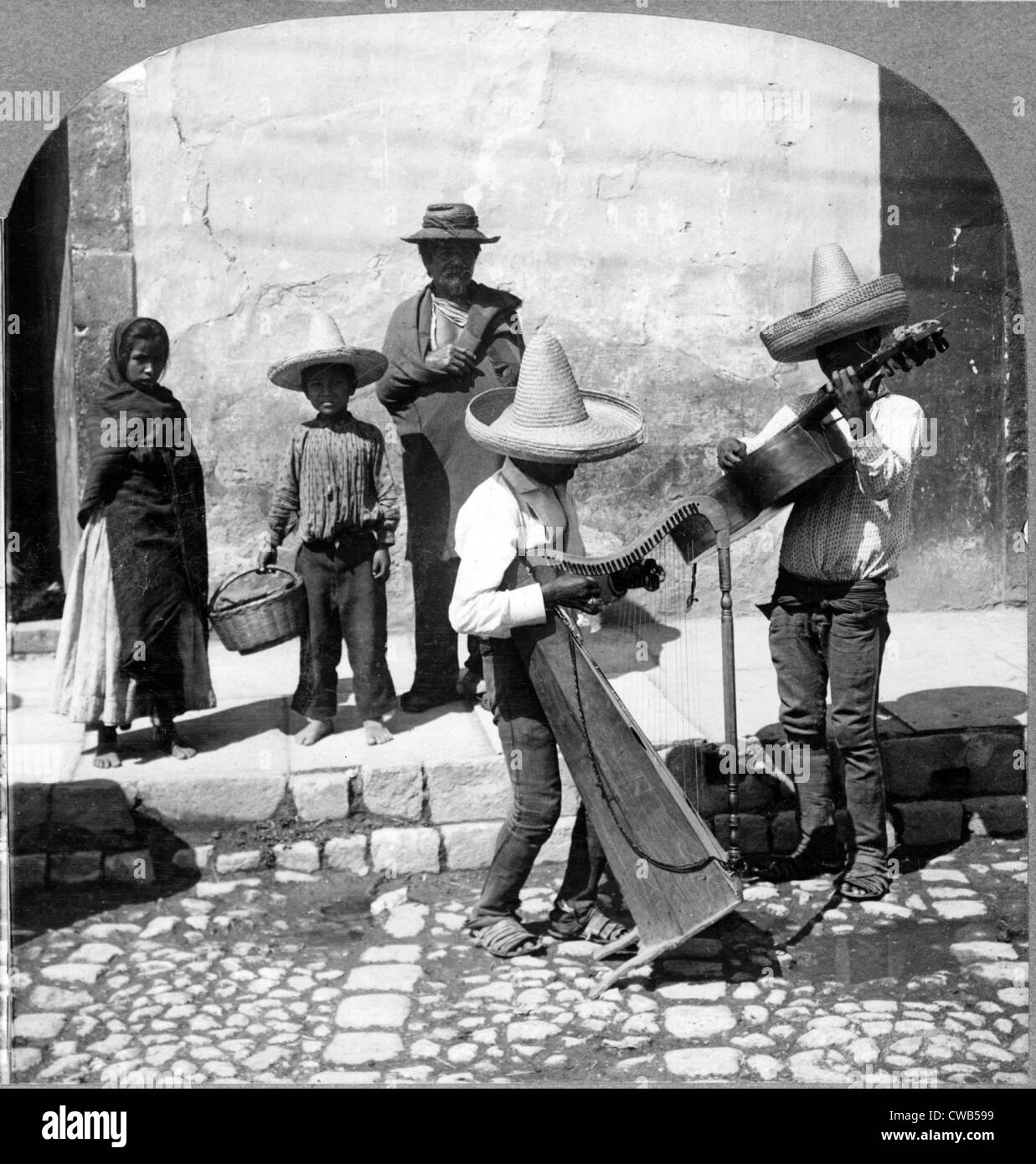 La música folk. Los músicos callejeros, Guanajuato, México, 1906 Foto de stock