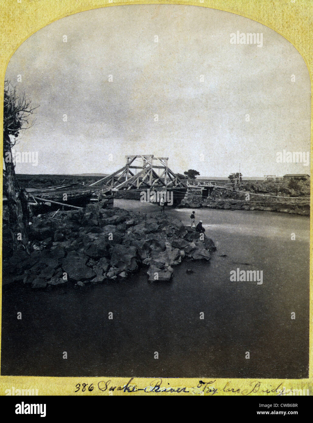 Snake River Bridge, aka Taylor's Bridge, Idaho. Timothy O'Sullivan, albúmina impresión, 1870 Foto de stock