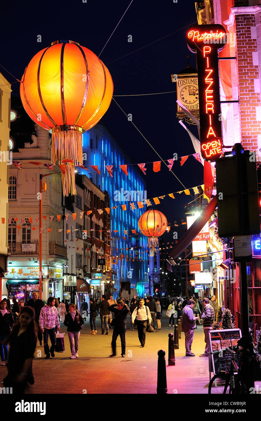 Chinatown en Wardour Street Londres de noche Foto de stock