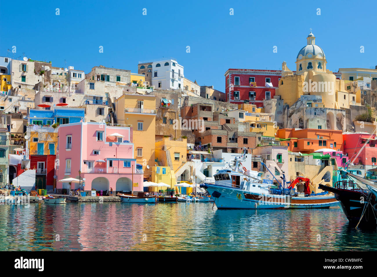 Marina Corricella, Procida Island, la Bahía de Nápoles, Campania, Italia Foto de stock