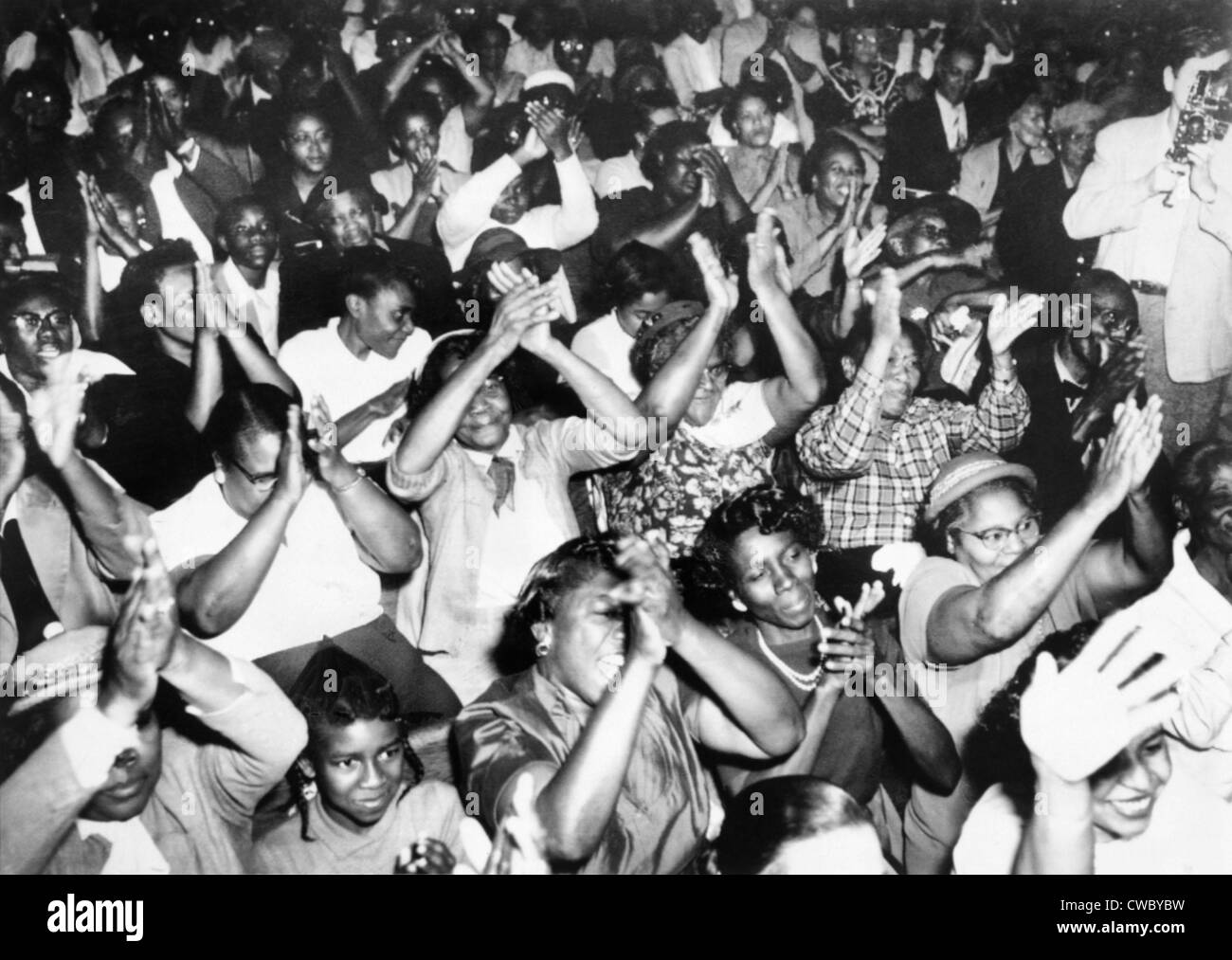 Audiencia en la Primera Iglesia Bautista de Montgomery, Alabama, durante una ovación por los dirigentes de la Montgomery Foto de stock
