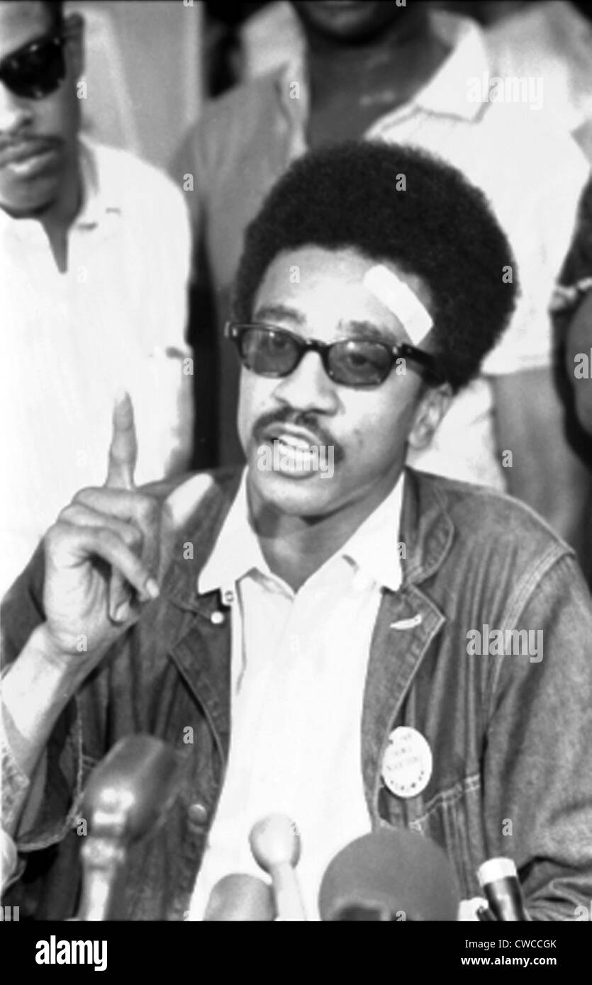 H. Rap Brown, presidente del Comité Coordinador Estudiantil de No Violencia (SNCC) la celebración de una conferencia de prensa realizada el 27 de julio de 1967. Su Foto de stock