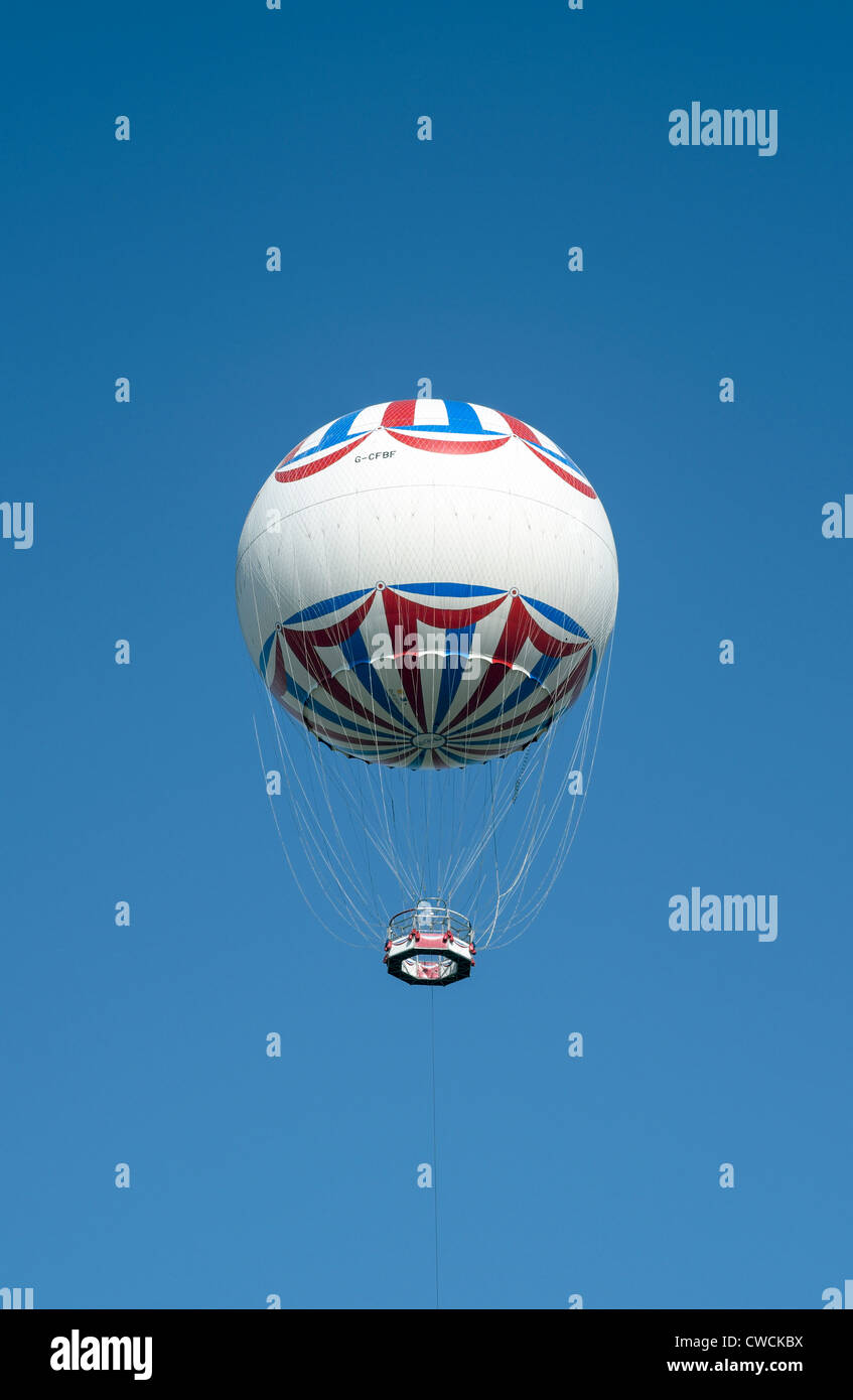 Globos de helio fotografías e imágenes de alta resolución - Alamy
