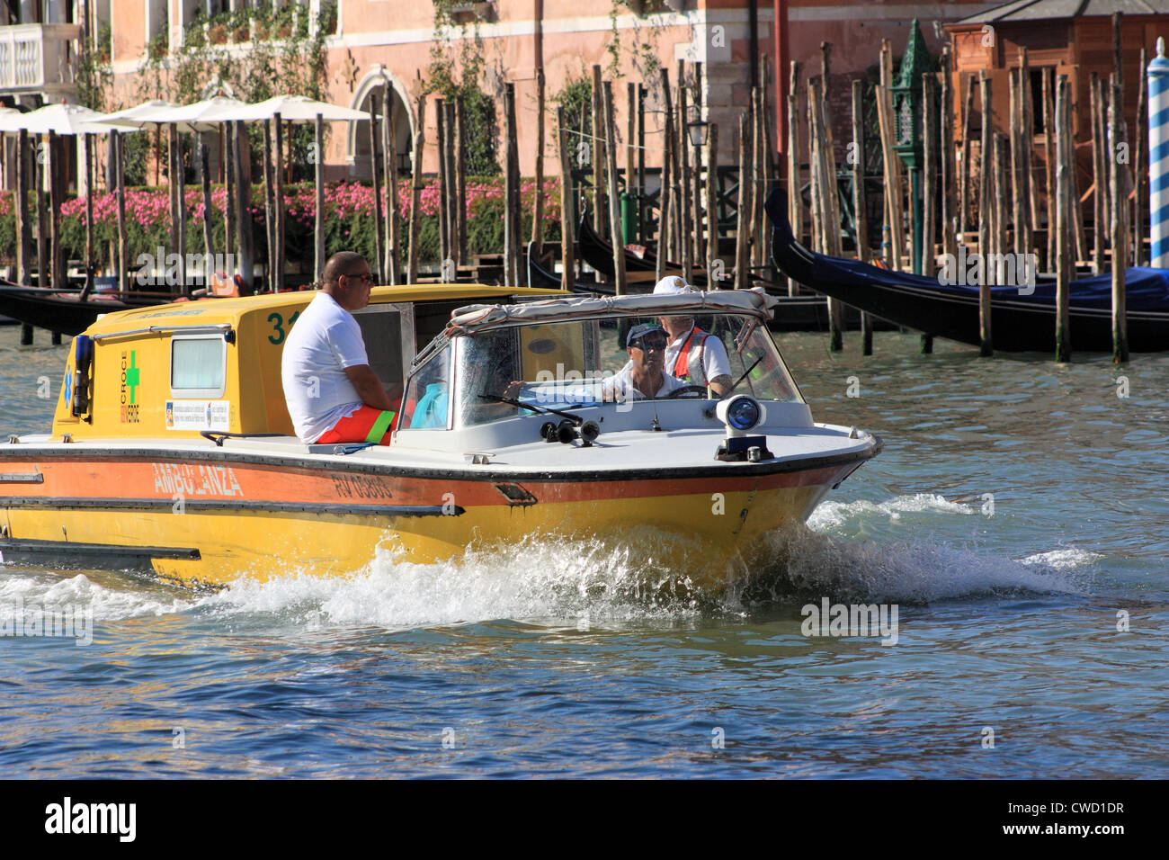 Ambulanza - Venezia - Ambulance Emergenza en lancha al Gran Canal de Venecia Foto de stock