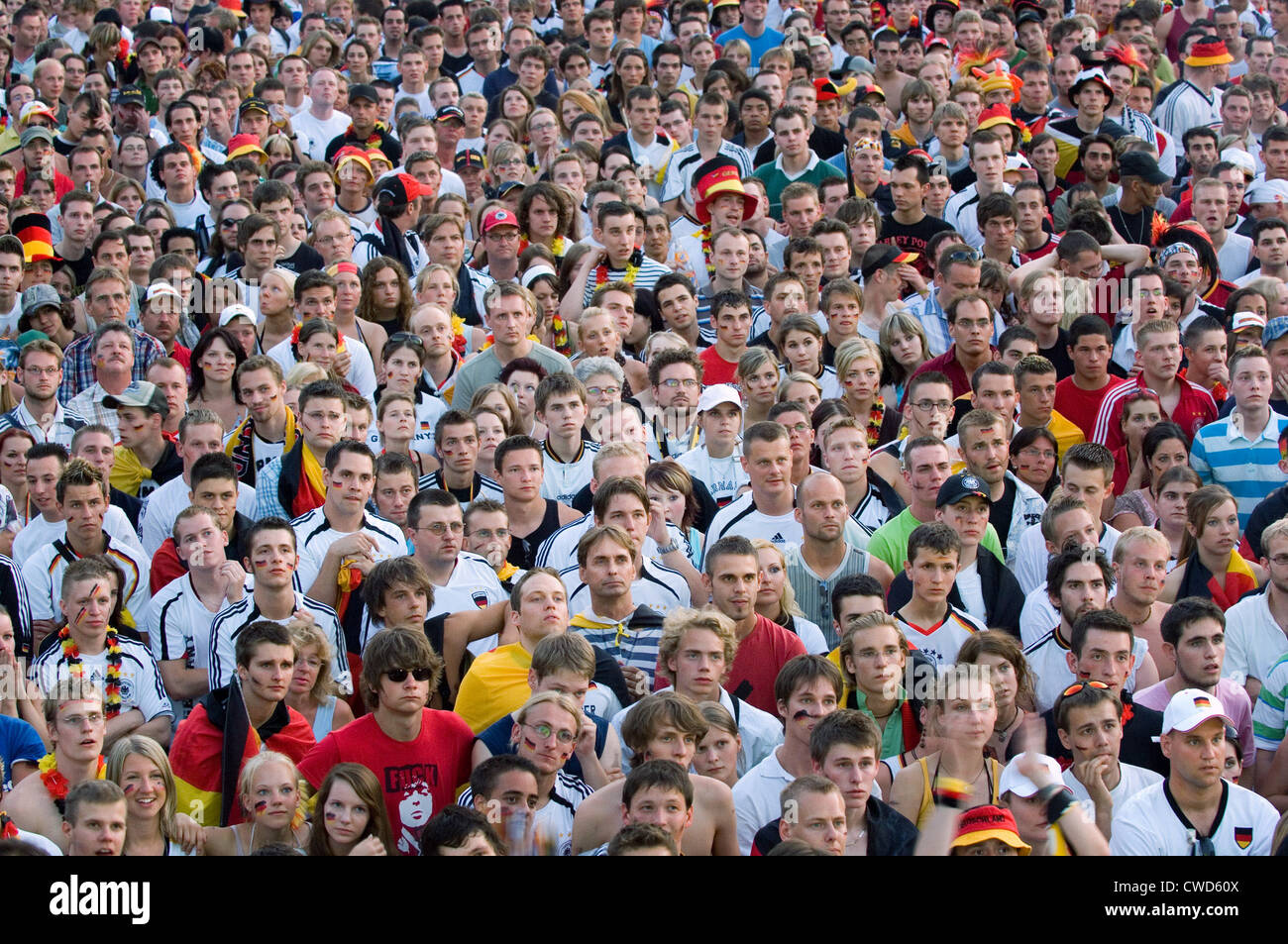 Alemania en negro, rojo y oro, la fiebre, la milla de los fans de Berlín Foto de stock