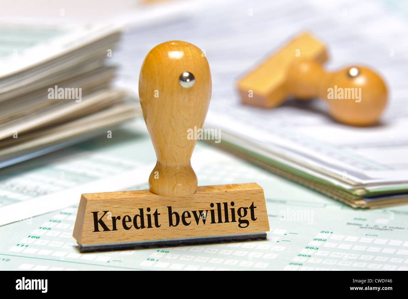 Alemán marcados con sellos de goma - crédito aceptadas - en documentos financieros. Foto de stock