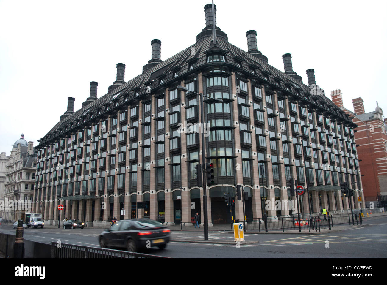 Esquina de Portcullis House Foto de stock