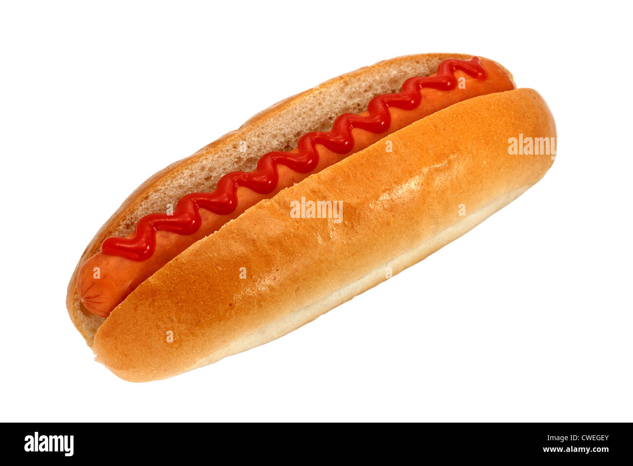 Perros calientes o Wiener con salsa de tomate, una popular comida rápida Foto de stock