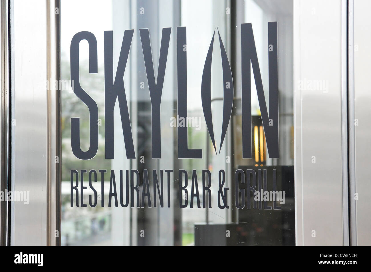 Entrada al restaurante Skylon, Bar & Grill en el Royal Festival Hall, Southbank, Londres Foto de stock