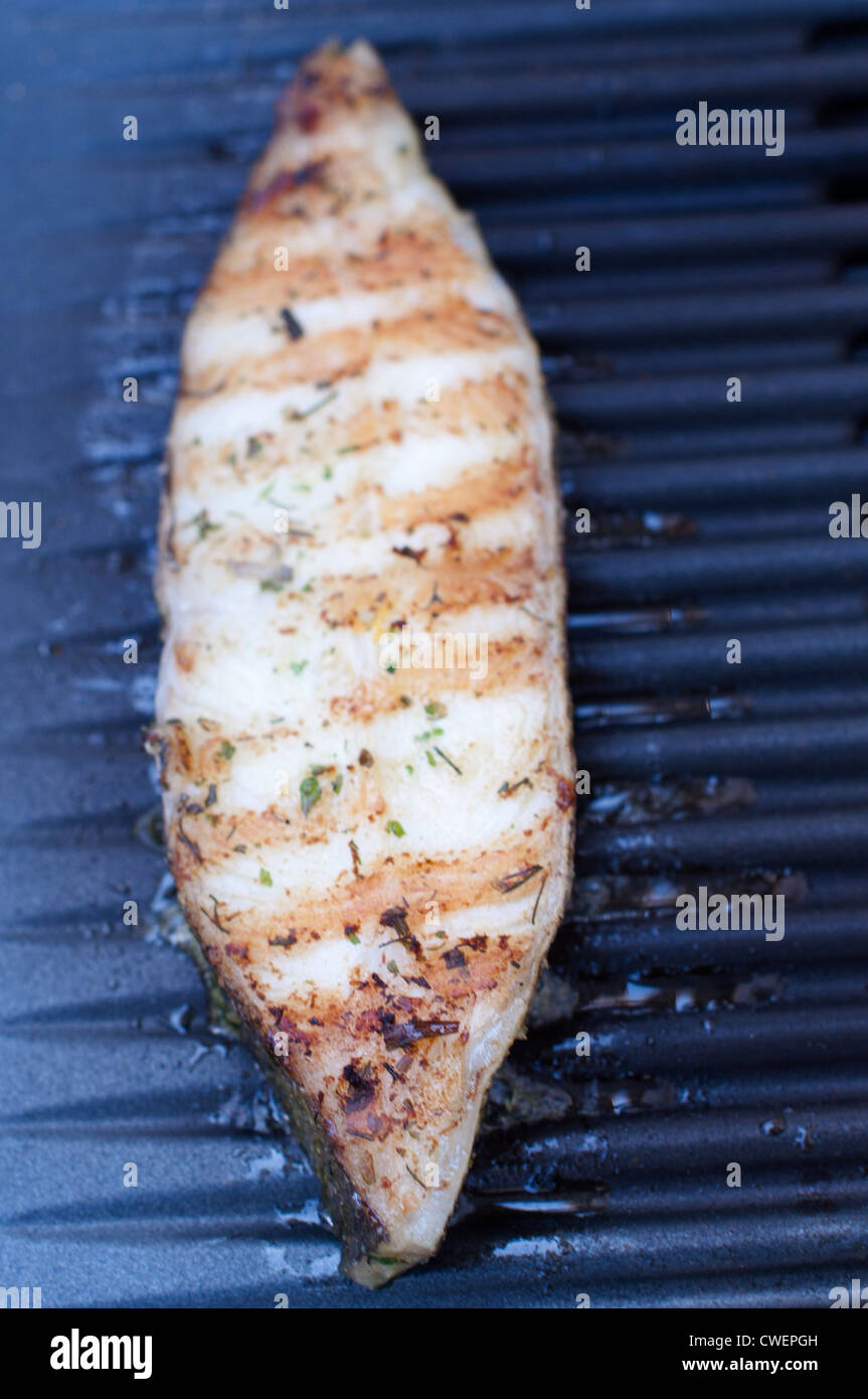 Filete de fletán negro están cocinando en la Barbacoa Foto de stock