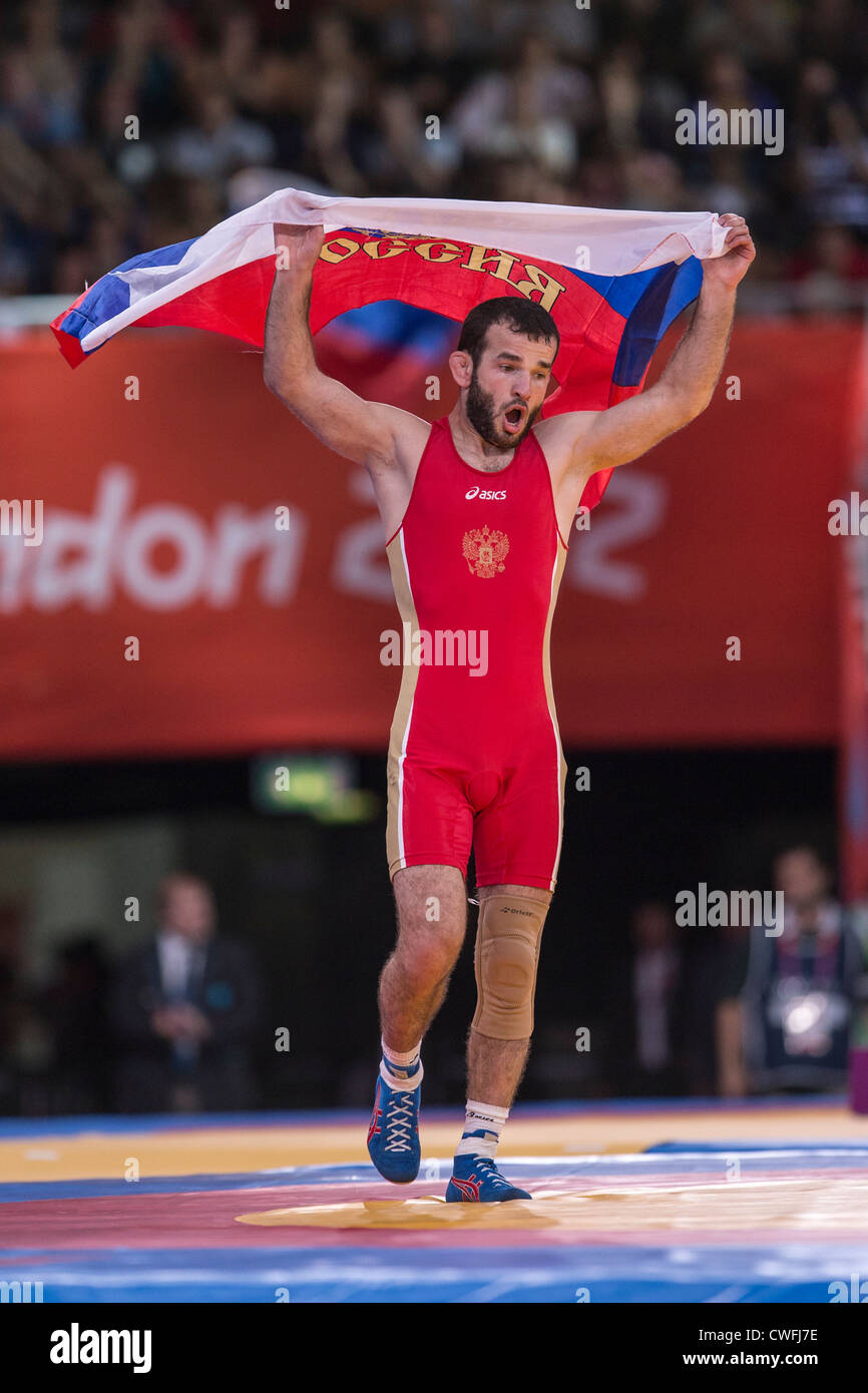 Otarsultanov Dzhamal (RUS) gana la medalla de oro en los hombres 55kg Lucha Libre en el verano de los Juegos Olímpicos de Londres 2012 Foto de stock