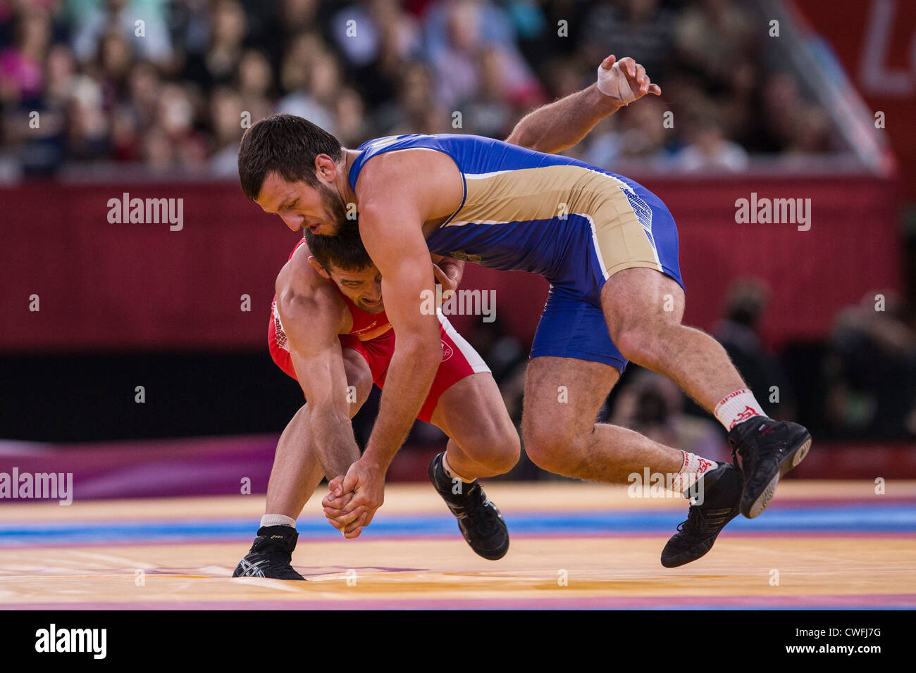Denis Tsargush (RUS) -B- vs Matthew Judah Gentry (CAN) en hombres 74kg Lucha Libre en los Juegos Olímpicos de Verano Foto de stock