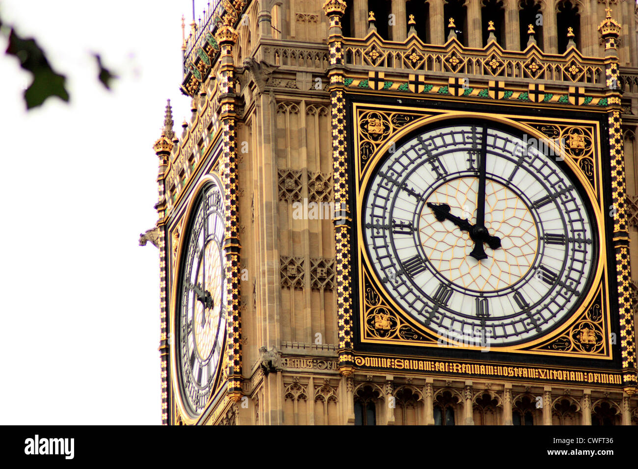 Cara del reloj de la torre del reloj del Palacio de Westminster. Foto de stock