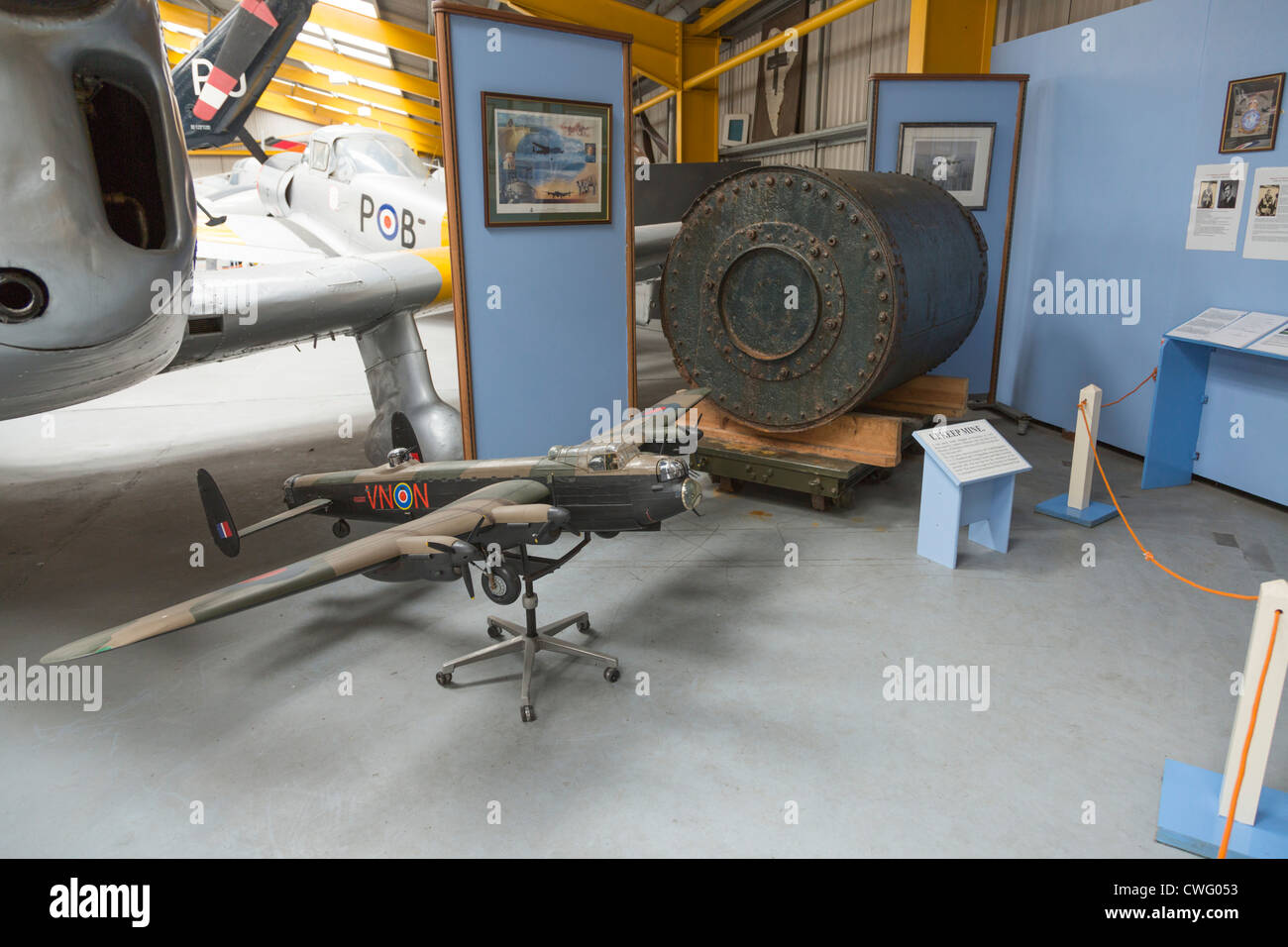 El Museo del Aire de Newark, Nottinghamshire, Reino Unido. Bouncing bomb Dambusters AKA Mantenimiento mina Foto de stock