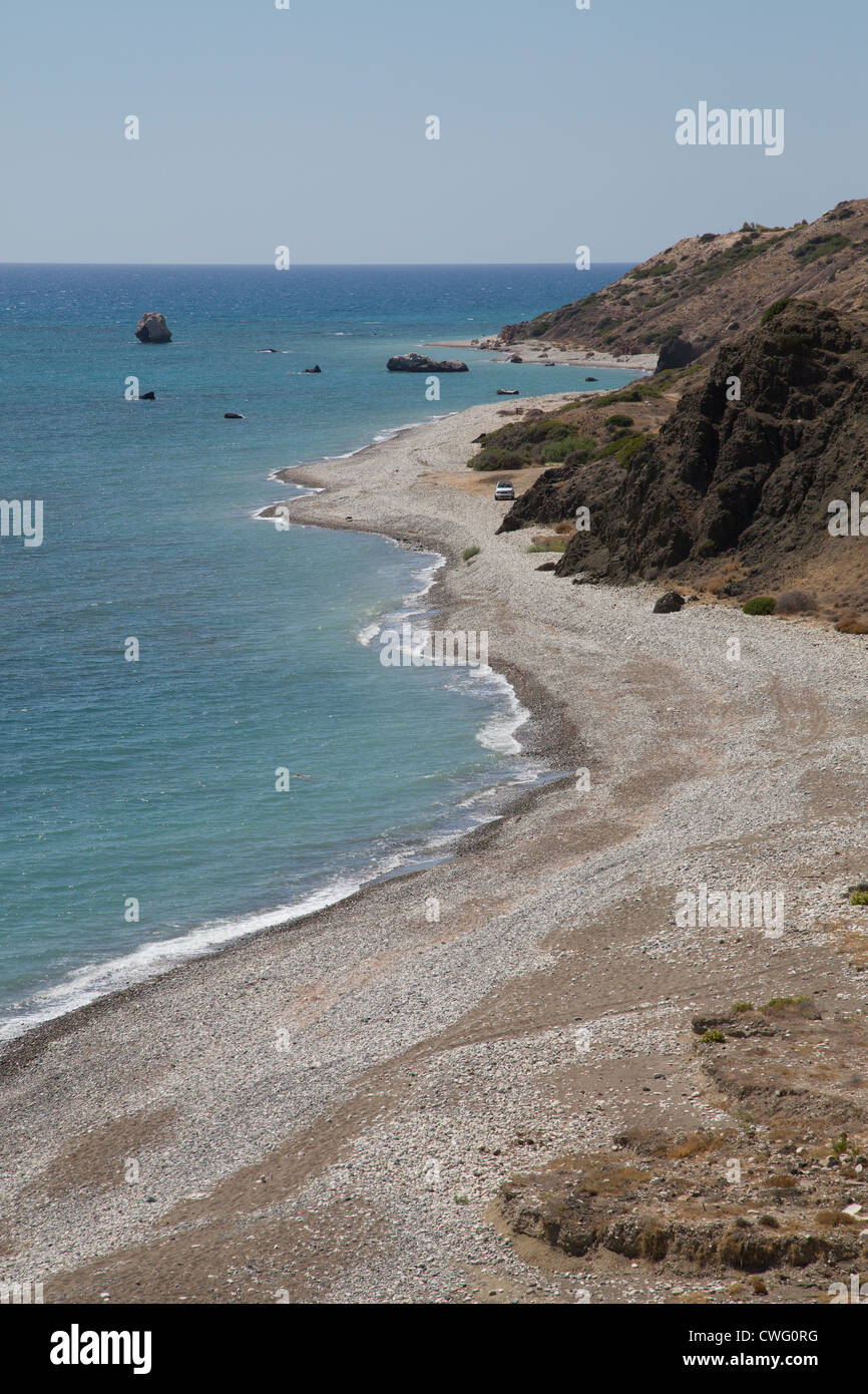 Una vista desde la playa de Petra Tou Romiou, el lugar de nacimiento de Afrodita, mirando hacia Paphos Foto de stock