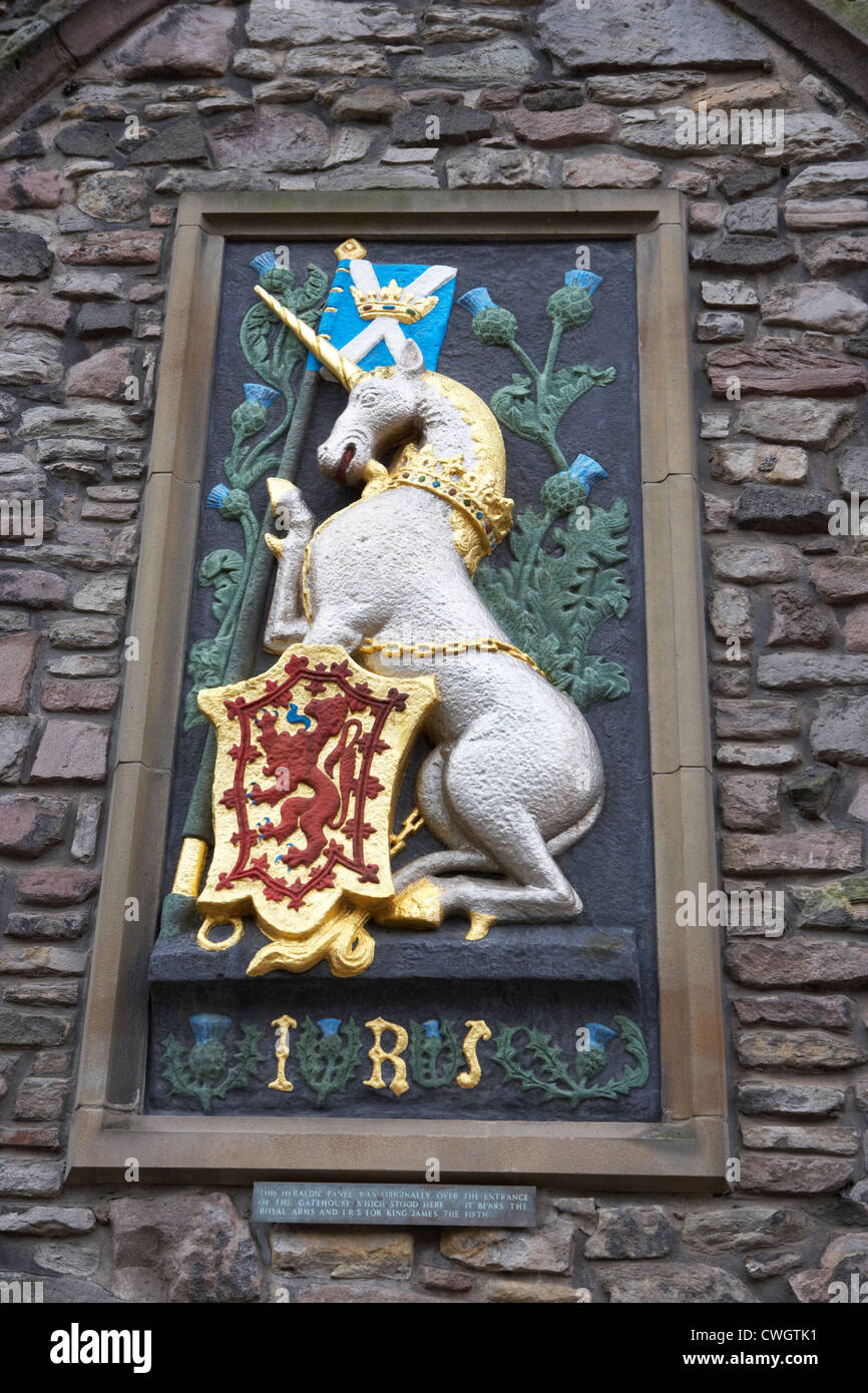 Panel heráldico armas reales del Rey Jacobo V en la pared de la abadía courthouse holyrood en Edimburgo, Escocia, Reino Unido, estados Foto de stock