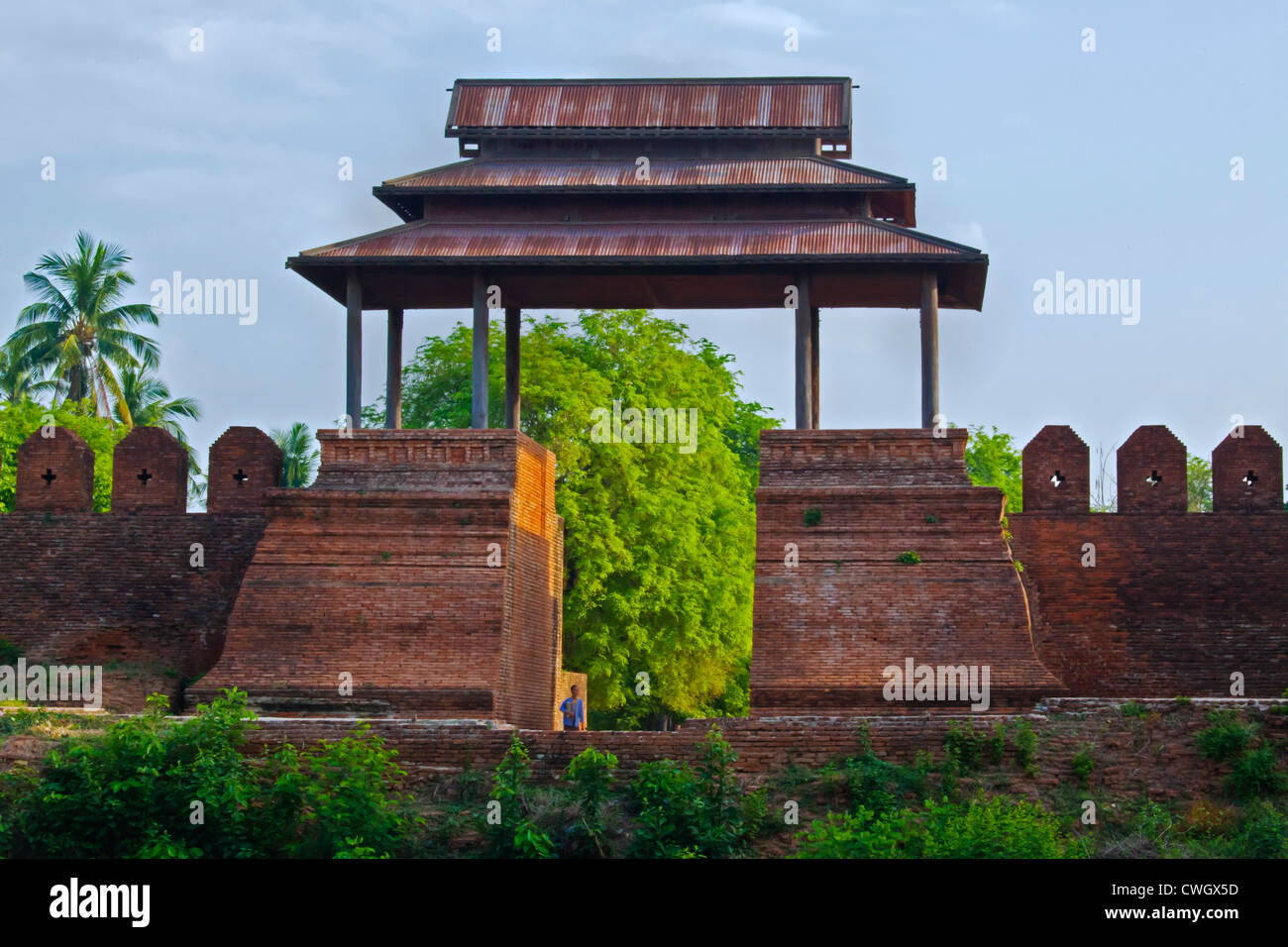 La muralla de la ciudad histórica de INWA que sirvieron como los reinos birmanos capitol durante 400 años - Myanmar Foto de stock