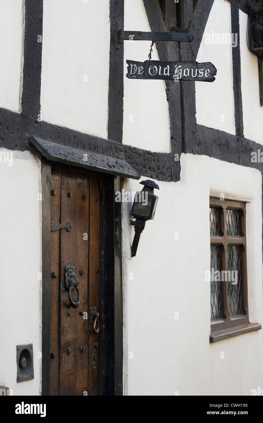 Ye Old House. Blanco y Negro Inglés entramado de madera del edificio. Kingston, Herefordshire. Inglaterra Foto de stock