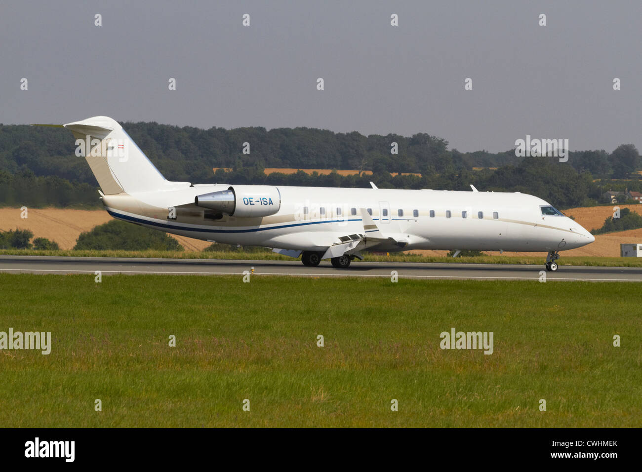 Bombardier CRJ-200 CL-600 ralentizando después del aterrizaje Foto de stock