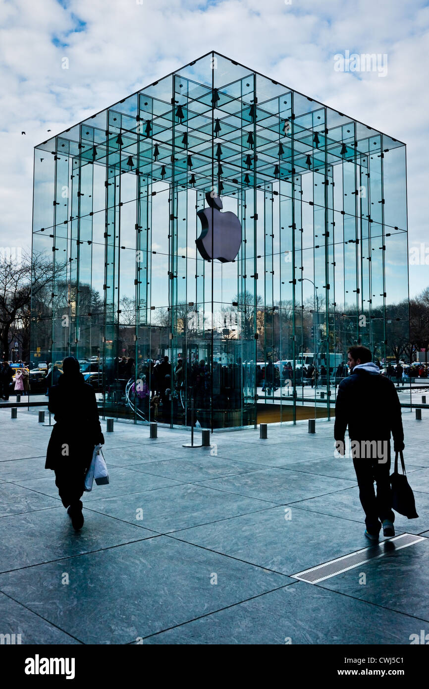 El cubo de cristal tienda Apple, Quinta Avenida, Manhattan, Ciudad de Nueva York Foto de stock