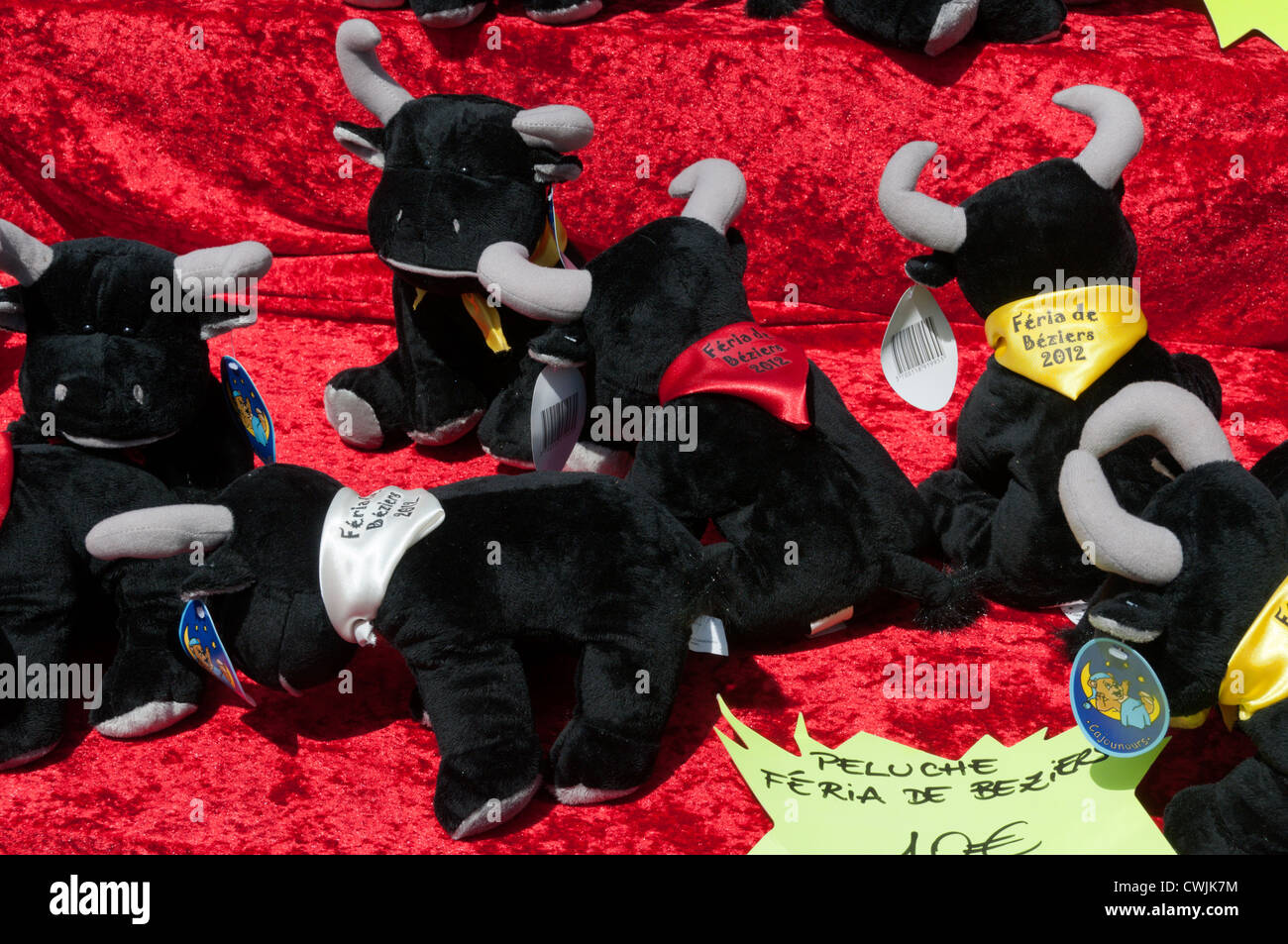 Peluches toros toros de venta - Mascotas de la 2012 Feria de Beziers  Fotografía de stock - Alamy