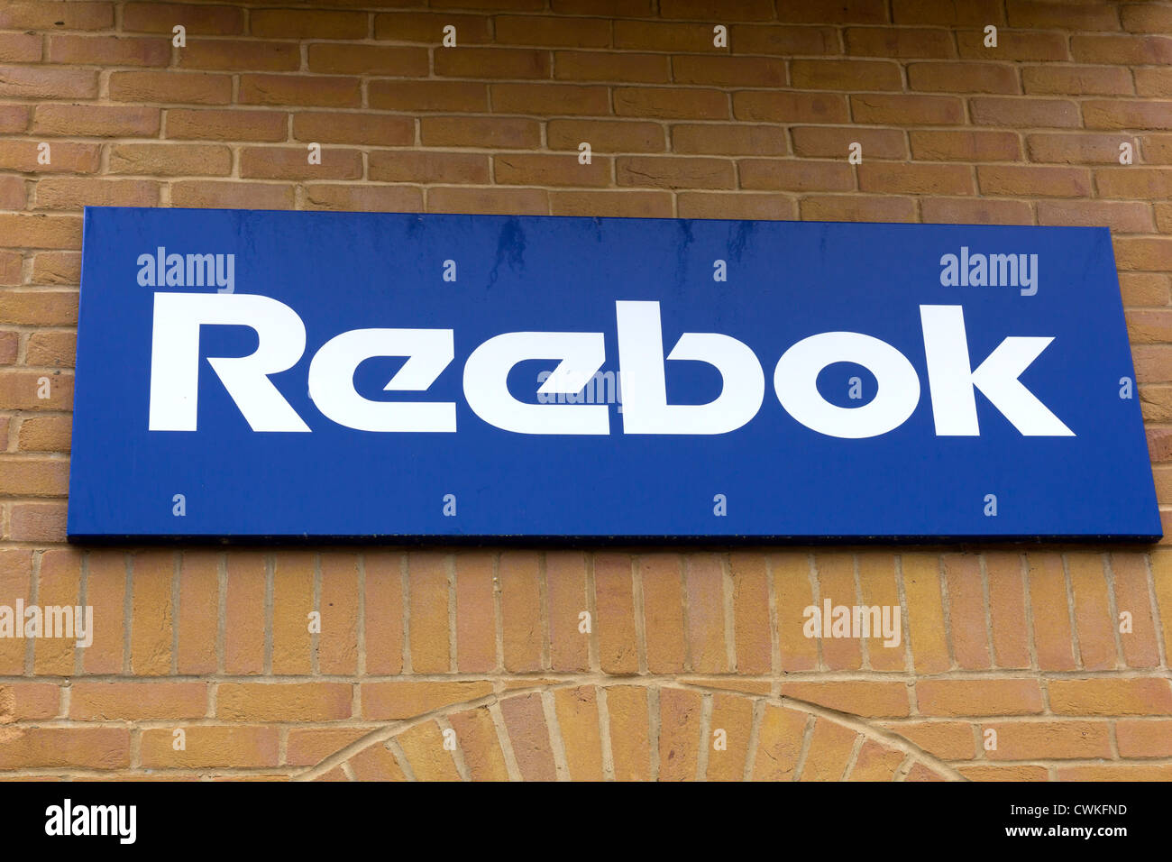 Signo de para la tienda outlet reebok en de stock - Alamy