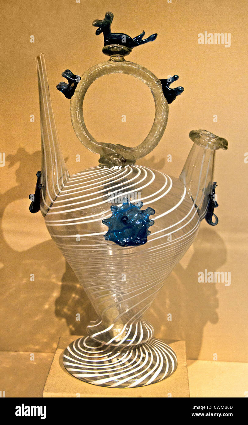 Vaso de Agua Càntir 18th-siglo XIX Cataluña Cristal de 32 cm. Foto de stock