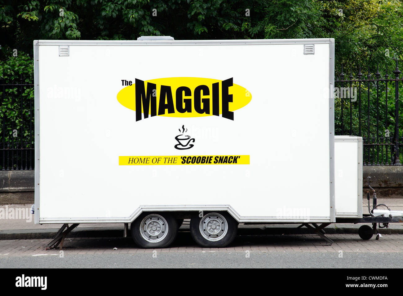 The Maggie móvil snack van hogar de The Scoobie Snack, Queen Margaret Drive, Glasgow West End, Escocia, Reino Unido Foto de stock
