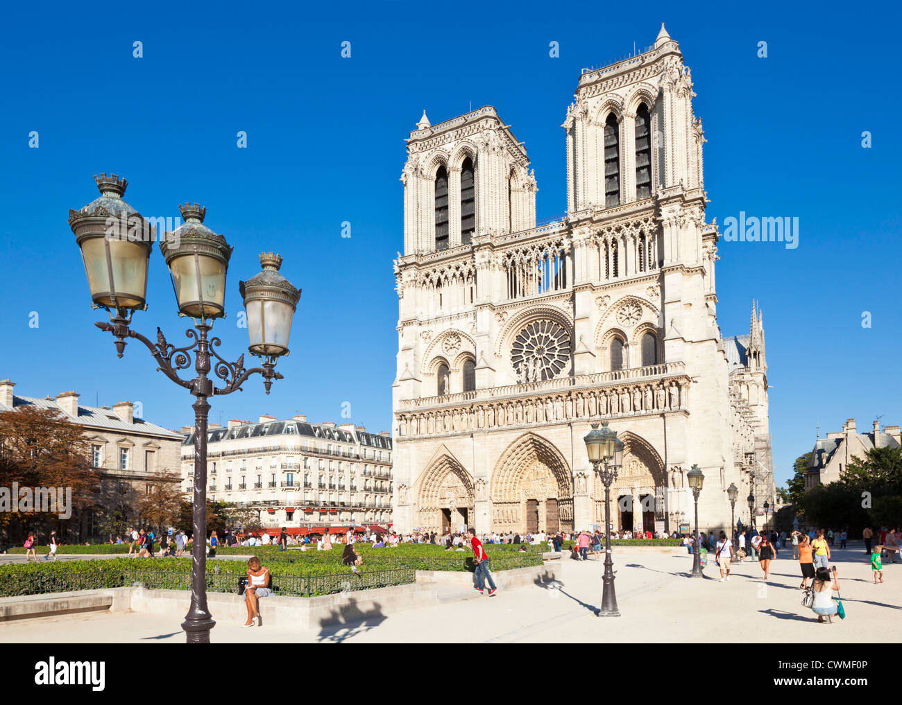Fachada de la catedral de Notre Dame, Ille de la Cite en París Francia Europa UE Foto de stock