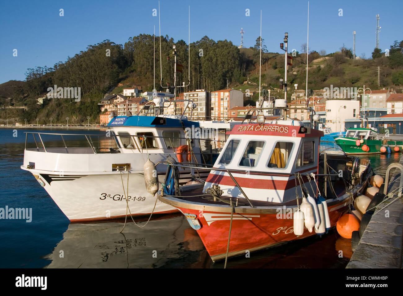 Barco pesquero en Ribadesella, Asturias, España Foto de stock