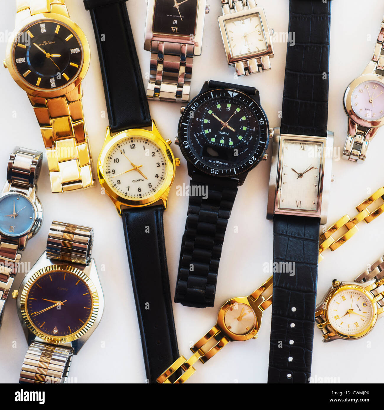 Variedad de relojes de pulsera Foto de stock