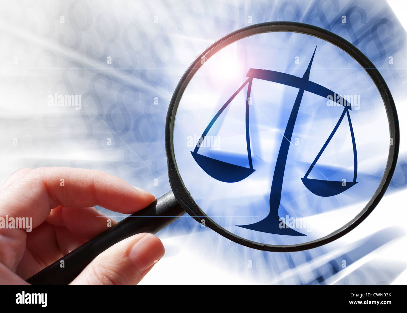 La ley y el orden, la balanza de la justicia y el signo de párrafo Foto de stock