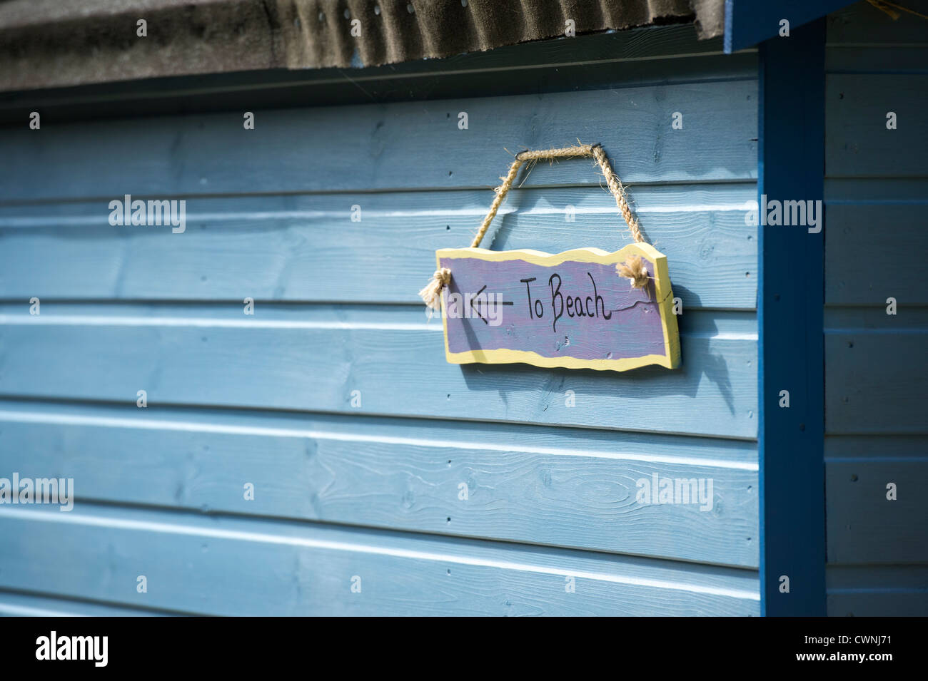 A Playa Azul cartel en una barraca del jardín. Inglaterra Foto de stock
