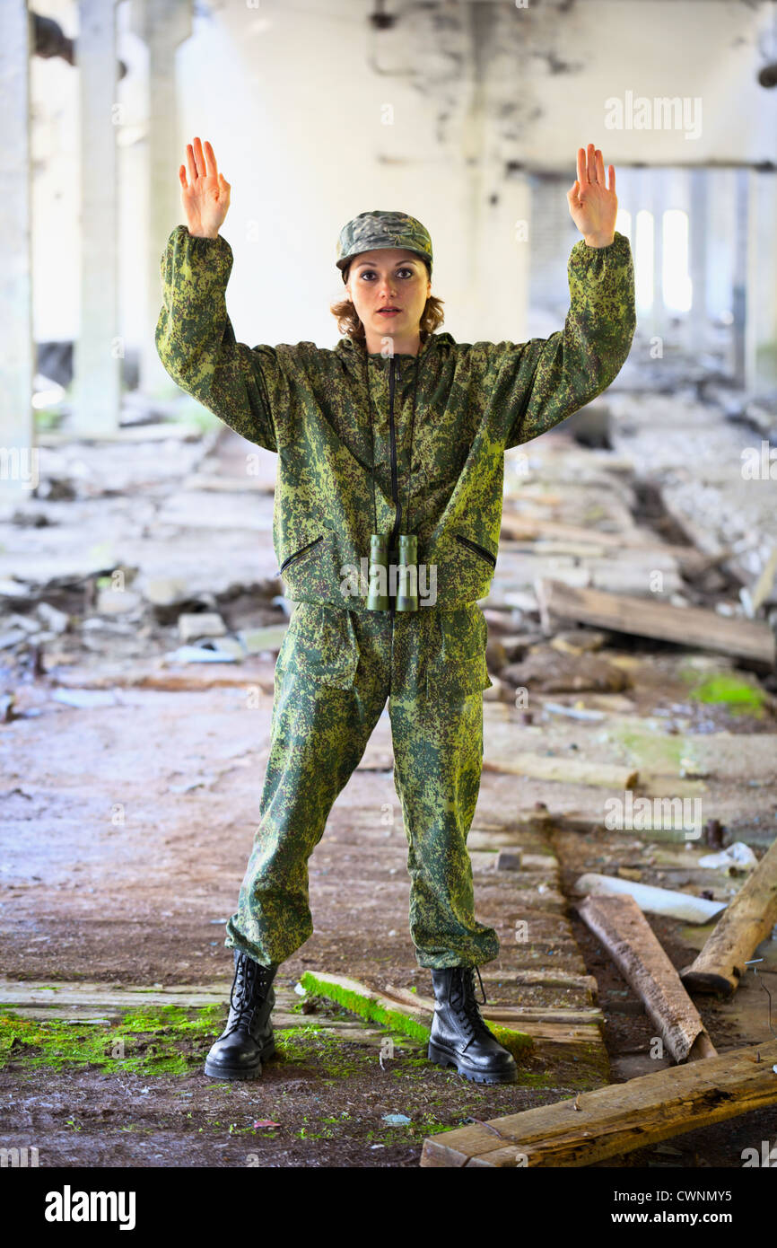 Mujer militar cede Fotografía de stock - Alamy