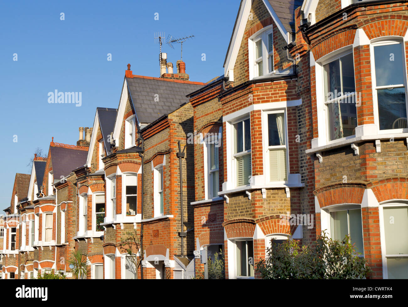 Casas típicas inglesas fotografías e imágenes de alta resolución - Alamy