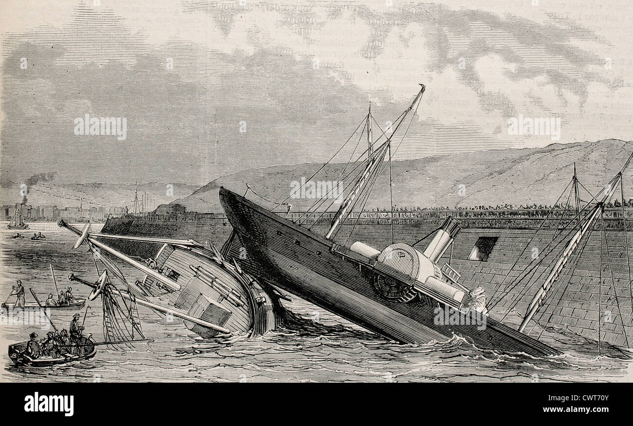 Dos embarcaciones hundimiento accidental en el canal del puerto de Boulogne Foto de stock