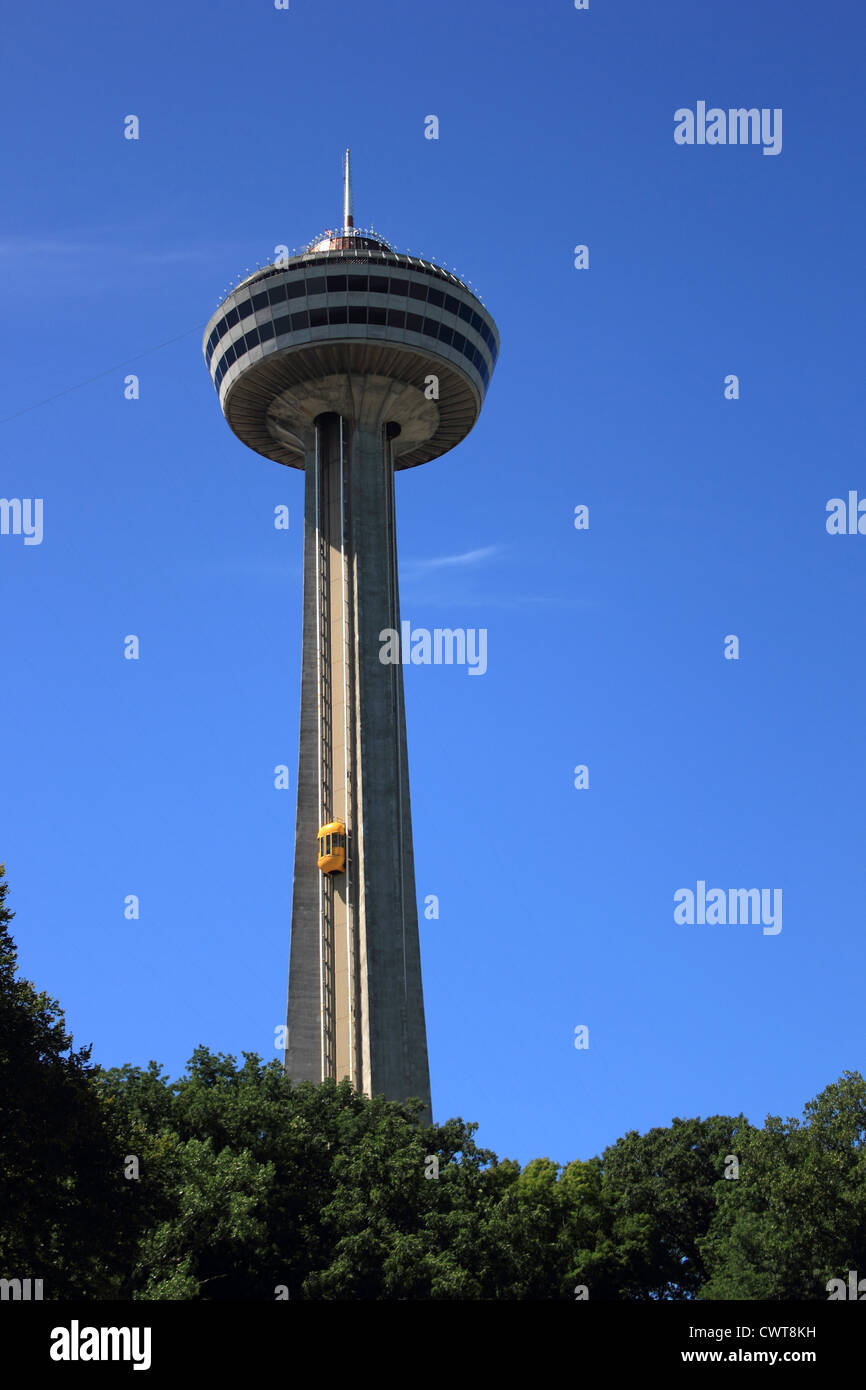 En Ontario, Canadá, la torre Skylon, Niagara Falls Foto de stock