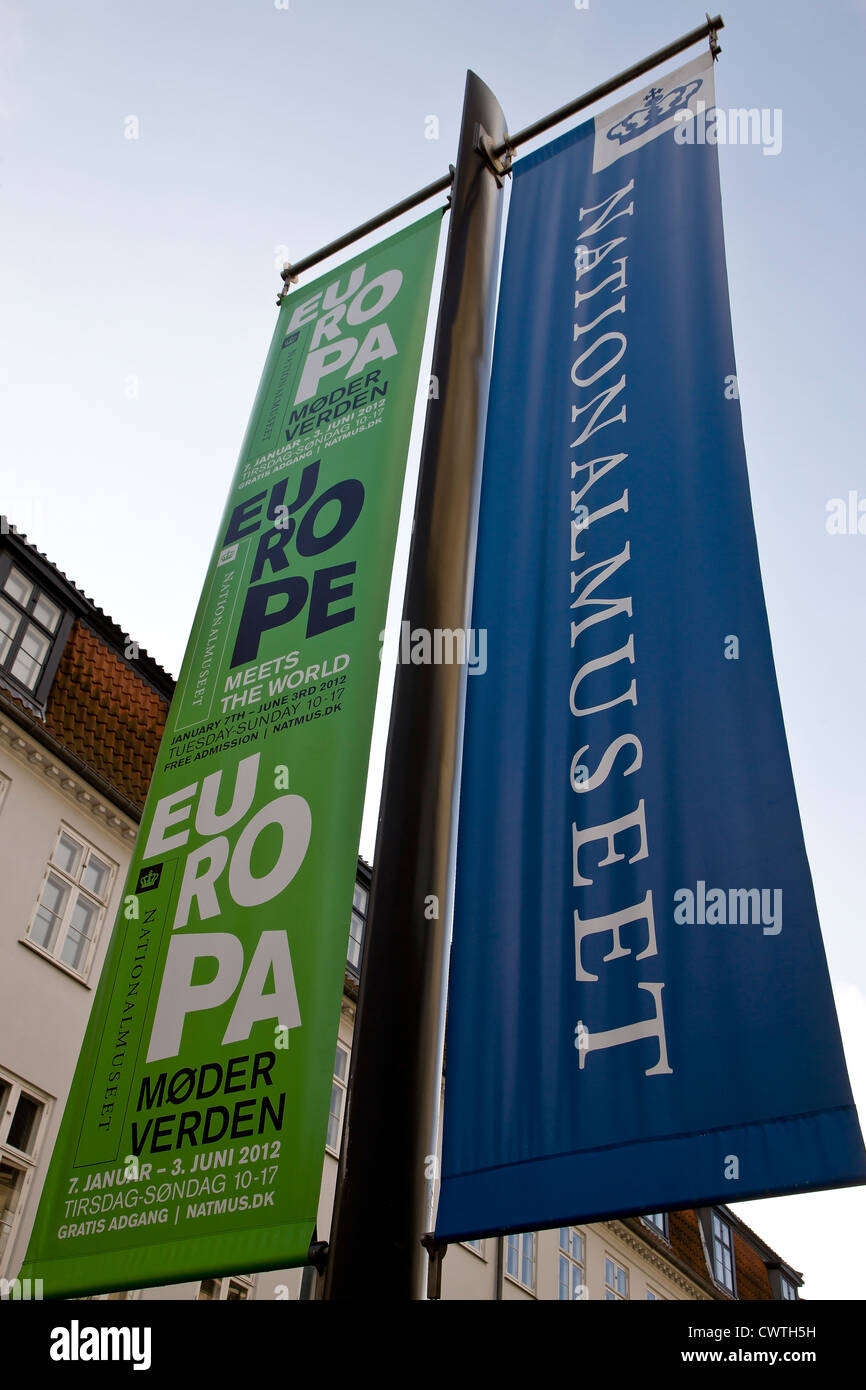 Europa cumple los banners de información mundial en el Museo Nacional de Dinamarca en Copenhague Foto de stock