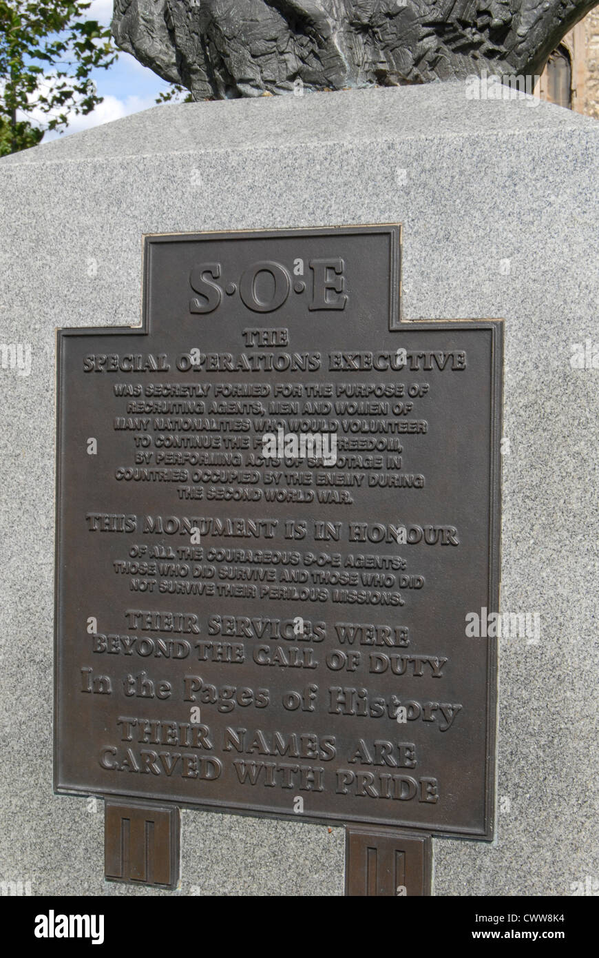 Ejecutivo de Operaciones Especiales, monumento, escultura en Albert Embankment de Violette Szabo Foto de stock