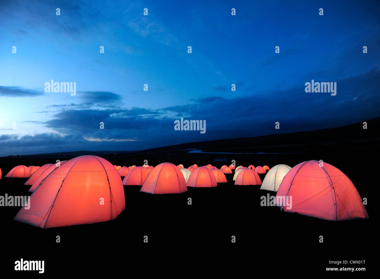 Campamento de la paz instalación artística por Deborah Warner, in situ en siete Hermanas Country Park, East Sussex Foto de stock