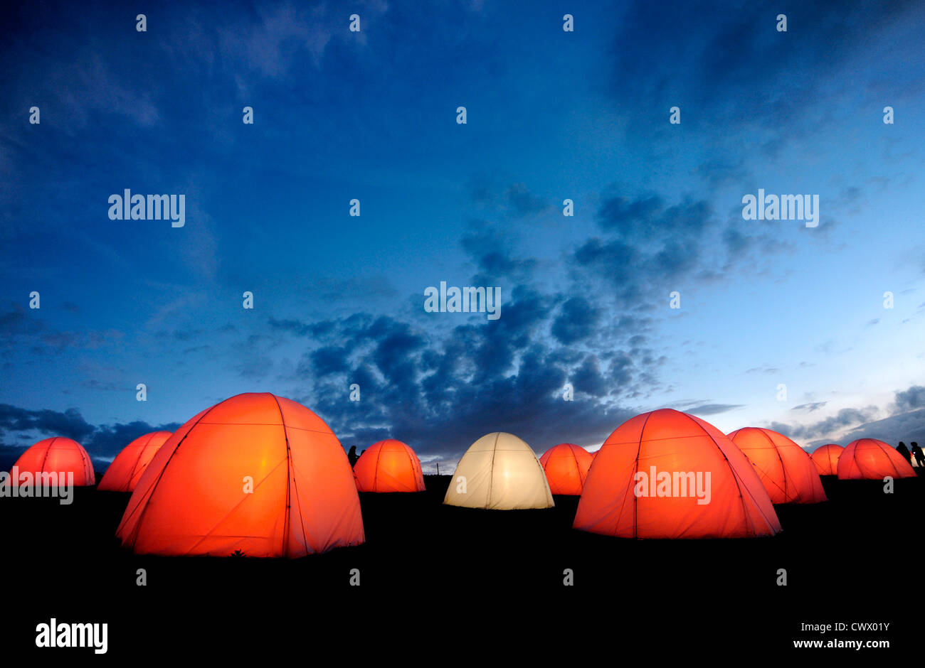 Campamento de la paz instalación artística por Deborah Warner, in situ en siete Hermanas Country Park, East Sussex Foto de stock
