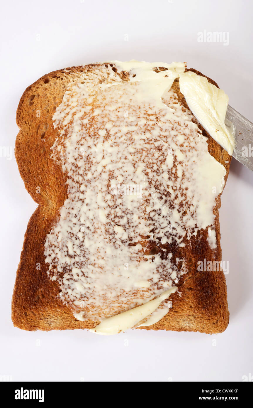 Tiro horizontal de una bandeja de tostador con cuatro trozos de pan de  trigo con mantequilla saliendo de una tostadora Fotografía de stock - Alamy