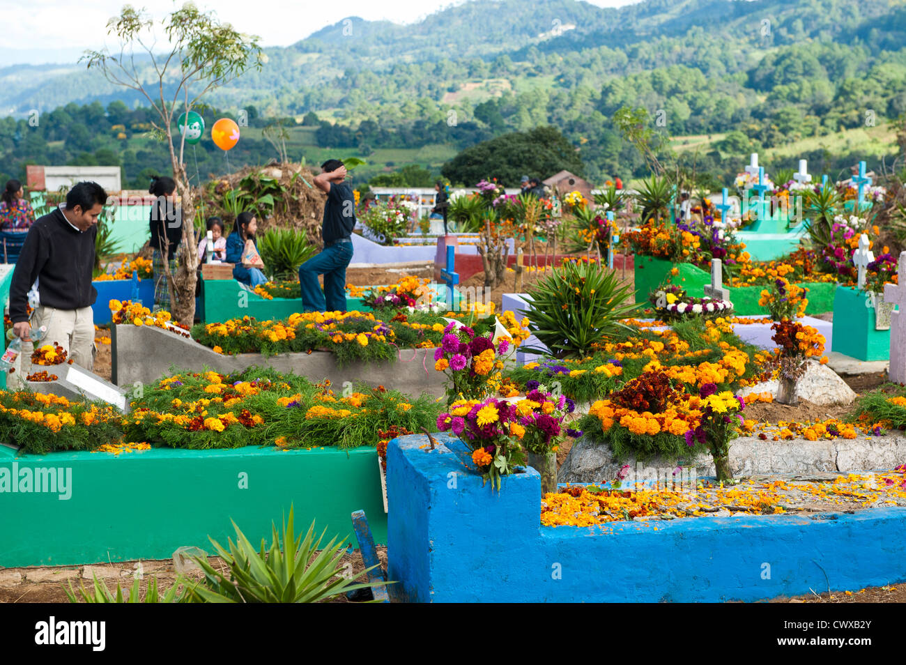 Decoradas tumbas, el Día de los Muertos, el Dia de los Muertos