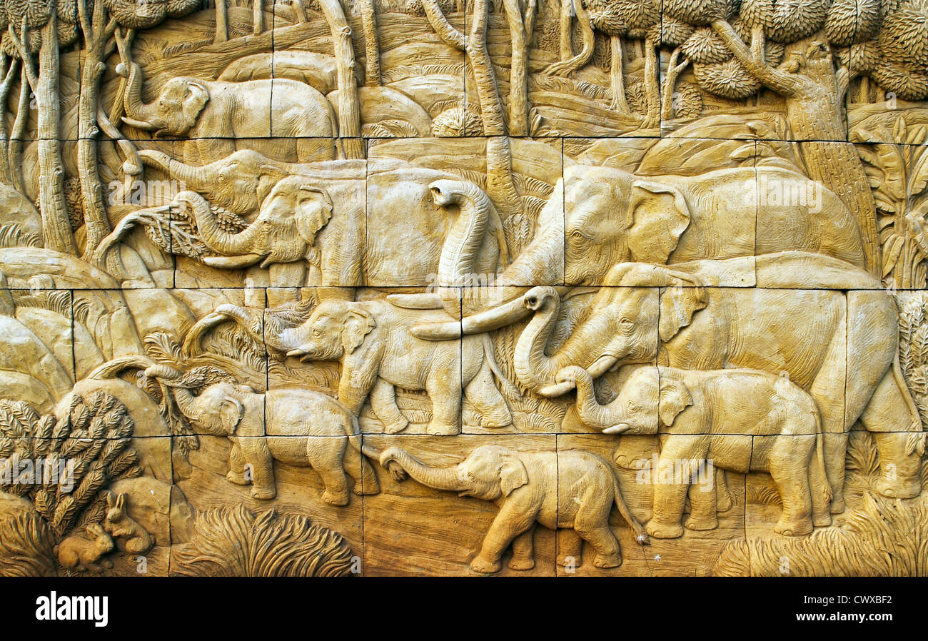 Elefante tallada en la pared de piedra Foto de stock