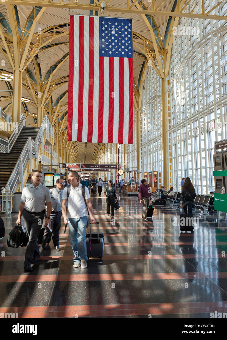 Terminal del Aeropuerto Nacional Ronald Reagan interior Foto de stock