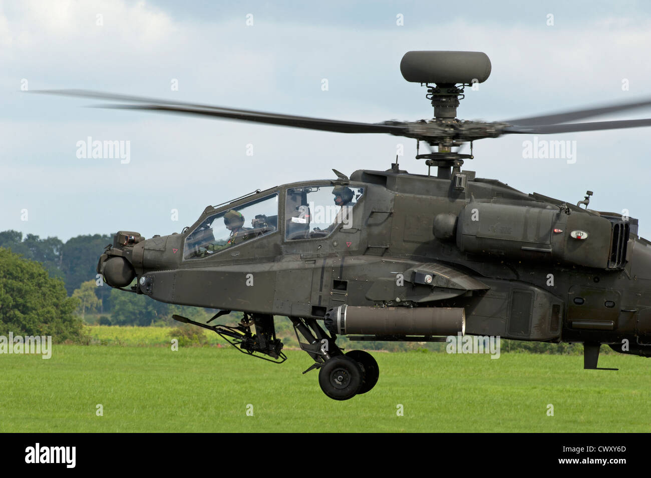 Ejército del Aire militar WAH AH-64 Apache1 en helicóptero verde de medio penique aeródromo, Wolverhampton. Ocs 8385 Foto de stock