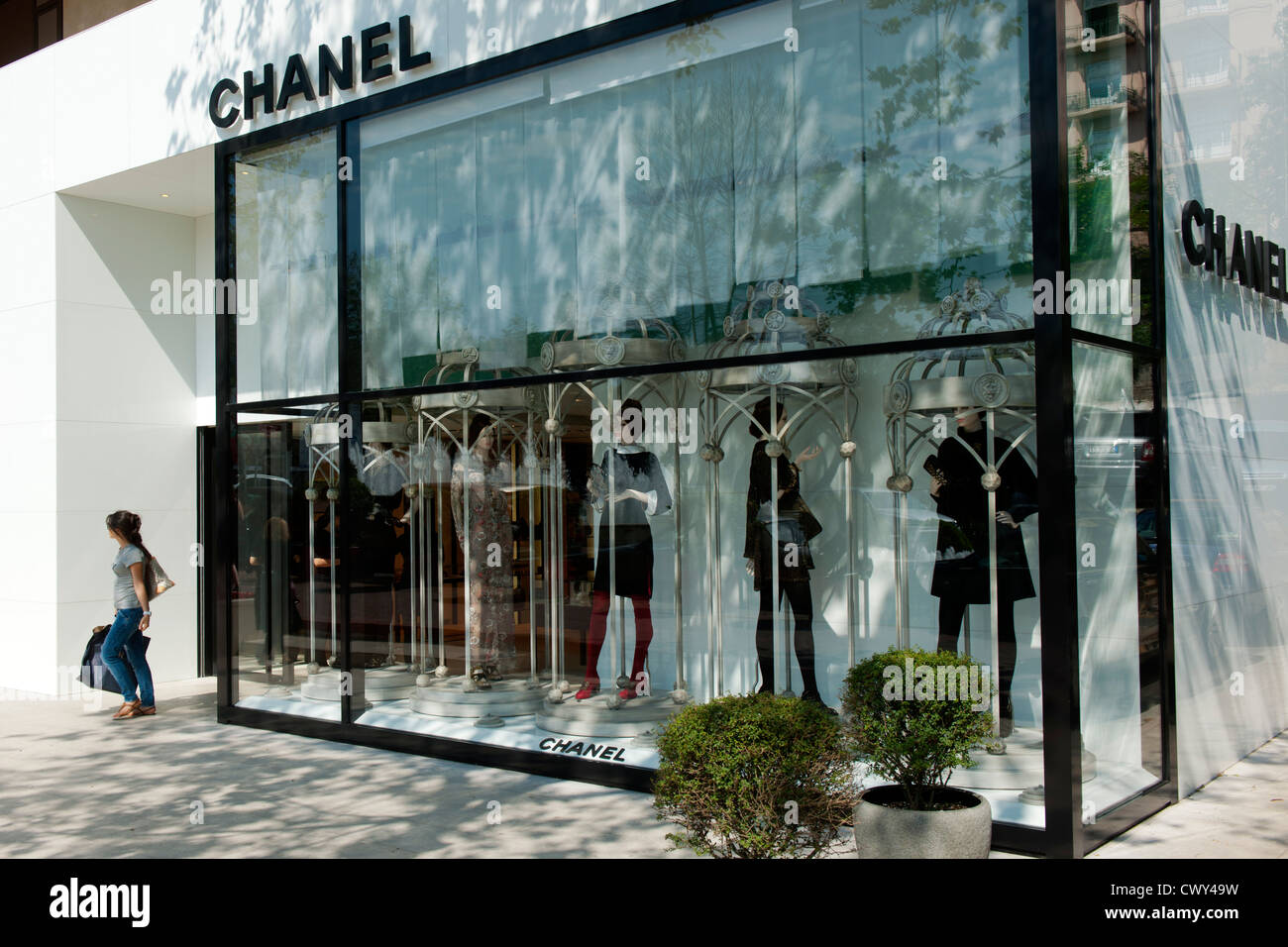 Chanel boutique fotografías e imágenes de alta resolución - Alamy
