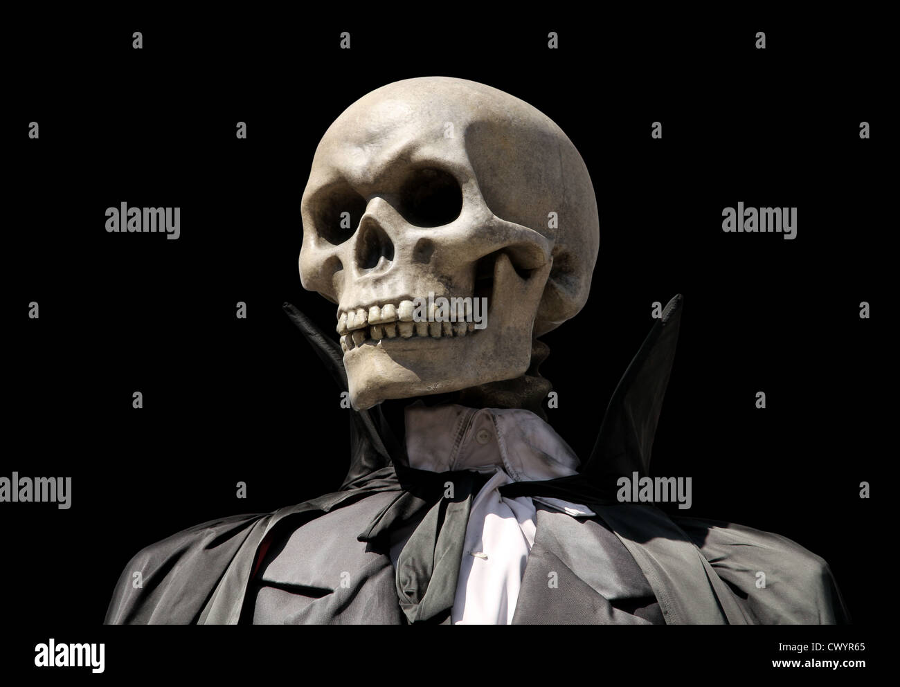 Fotos De La Muerte Con Guadaña Retrato de un esqueleto de la muerte, la guadaña aislados en negro con  trazado de recorte Fotografía de stock - Alamy