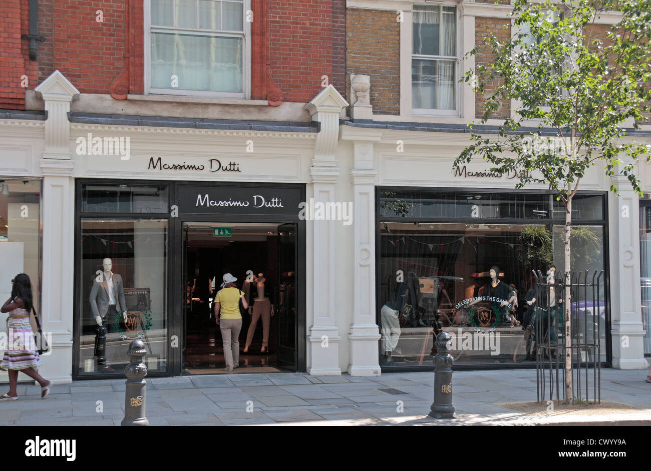 La tienda de moda de Massimo Dutti, duque de York Square, King's Road,  Chelsea, Londres, Reino Unido Fotografía de stock - Alamy